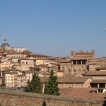 2048px-02_Sienne_vue_de_San_Clemente